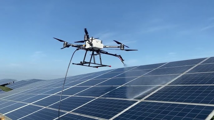 Limpeza de placas solares com drone